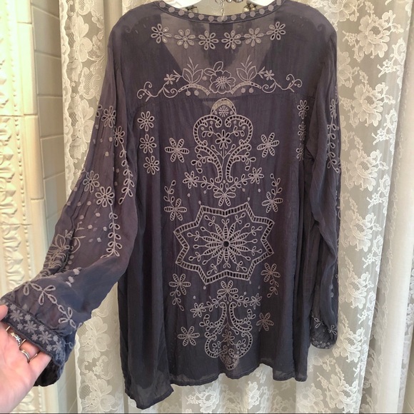 JOHNNY WAS * NWOT Charcoal Cupra Eyelet Tie-Front Tunic Top - Picture 3 of 3